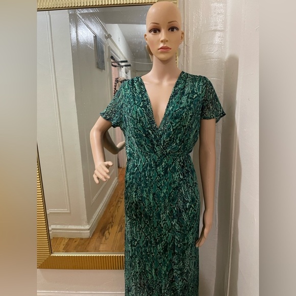 Goa Elegant Green Wrap Dress - Picture 11 of 13